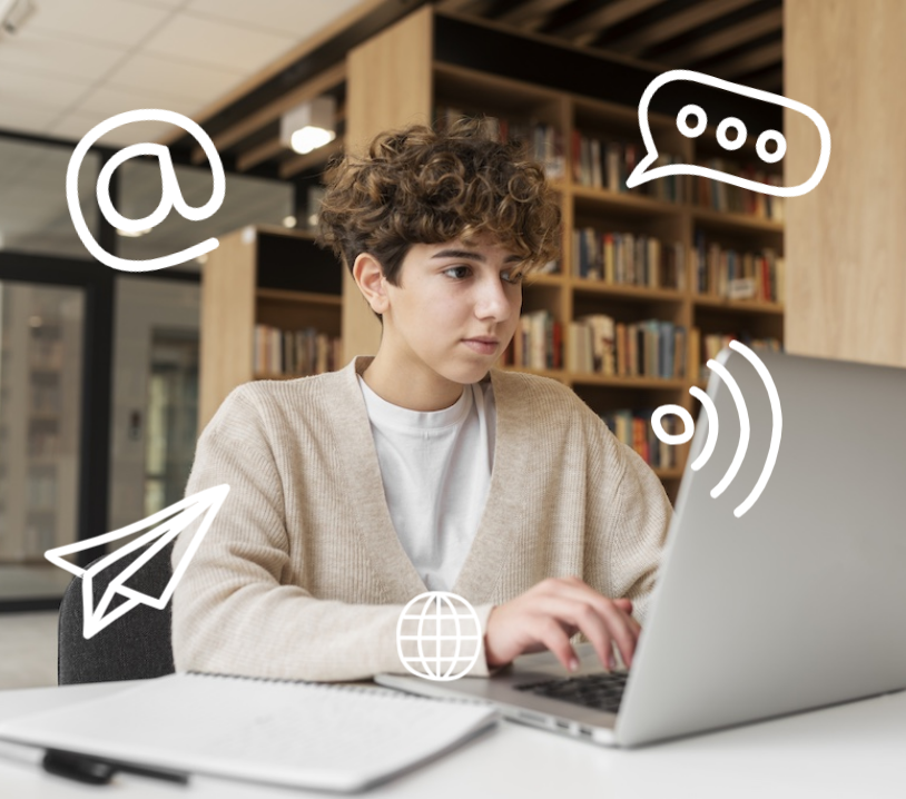 Joven frente a un computador